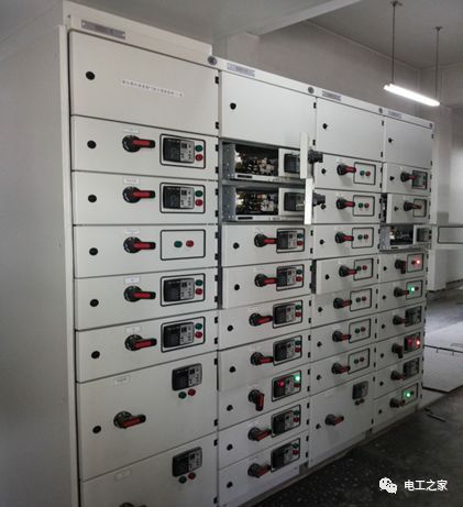 一條完成開(kāi)關(guān)柜安裝，電纜橋架施工，電纜敷設(shè)及布線(xiàn)施工，照明配電箱施工