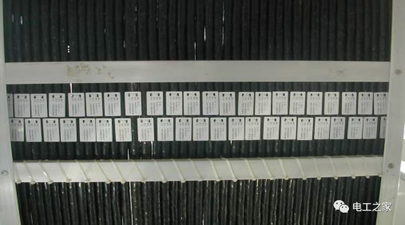 一條完成開(kāi)關(guān)柜安裝，電纜橋架施工，電纜敷設(shè)及布線(xiàn)施工，照明配電箱施工