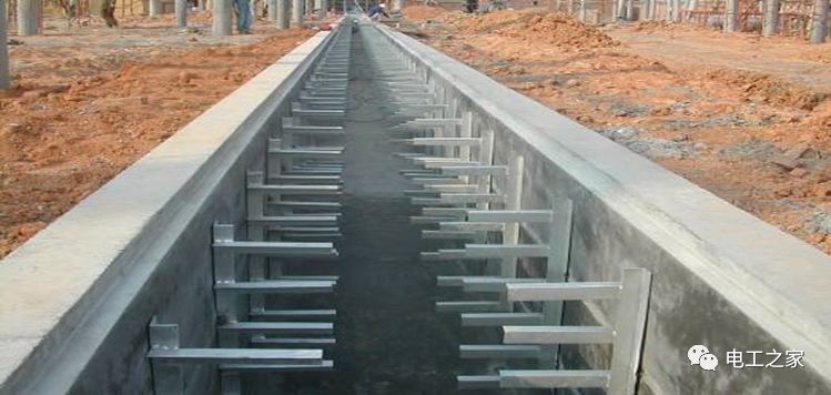 一條完成開(kāi)關(guān)柜安裝，電纜橋架施工，電纜敷設(shè)及布線(xiàn)施工，照明配電箱施工
